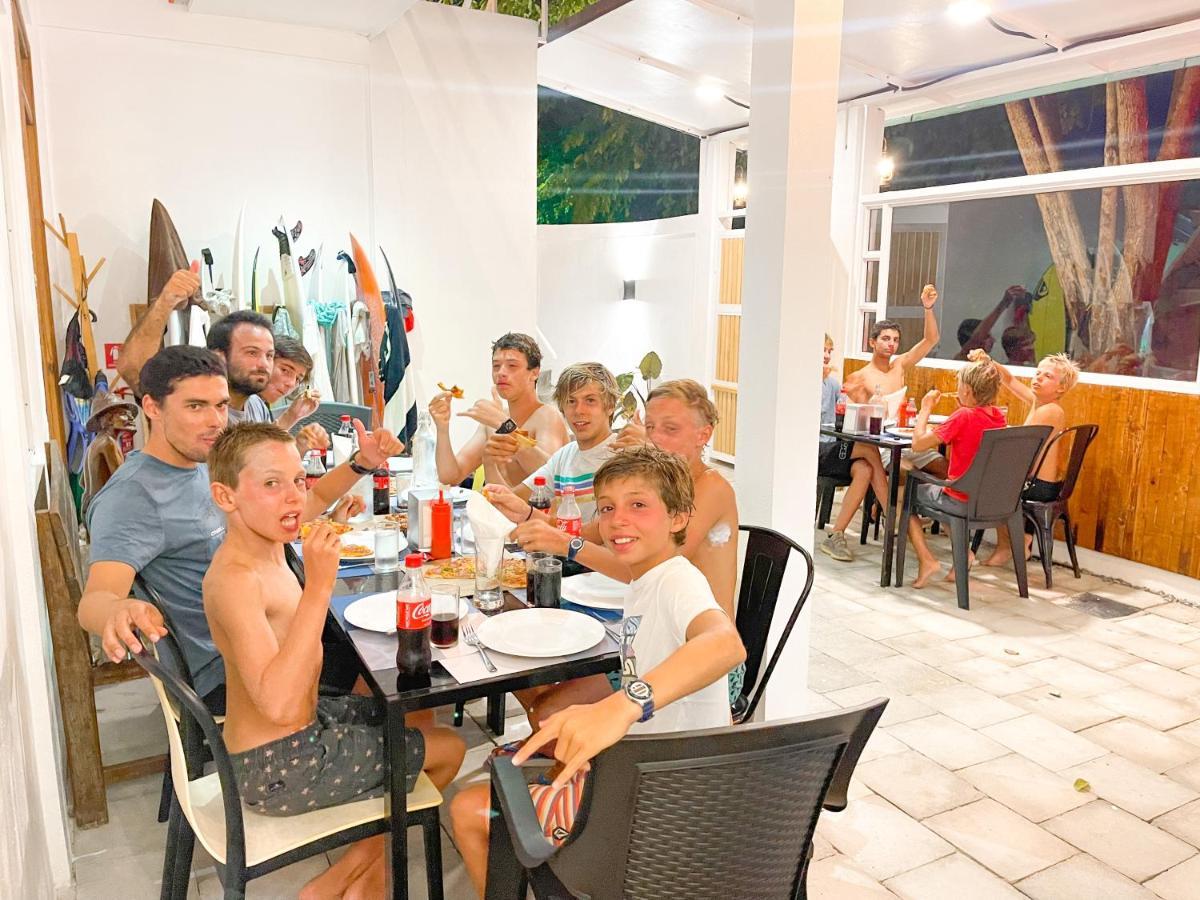 Moodhu Surf House Hotell Himmafushi Exteriör bild