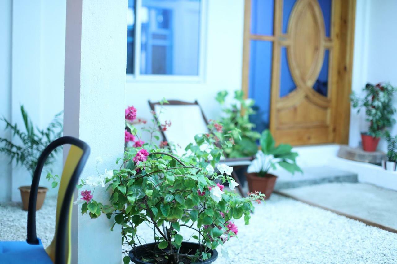 Moodhu Surf House Hotell Himmafushi Exteriör bild