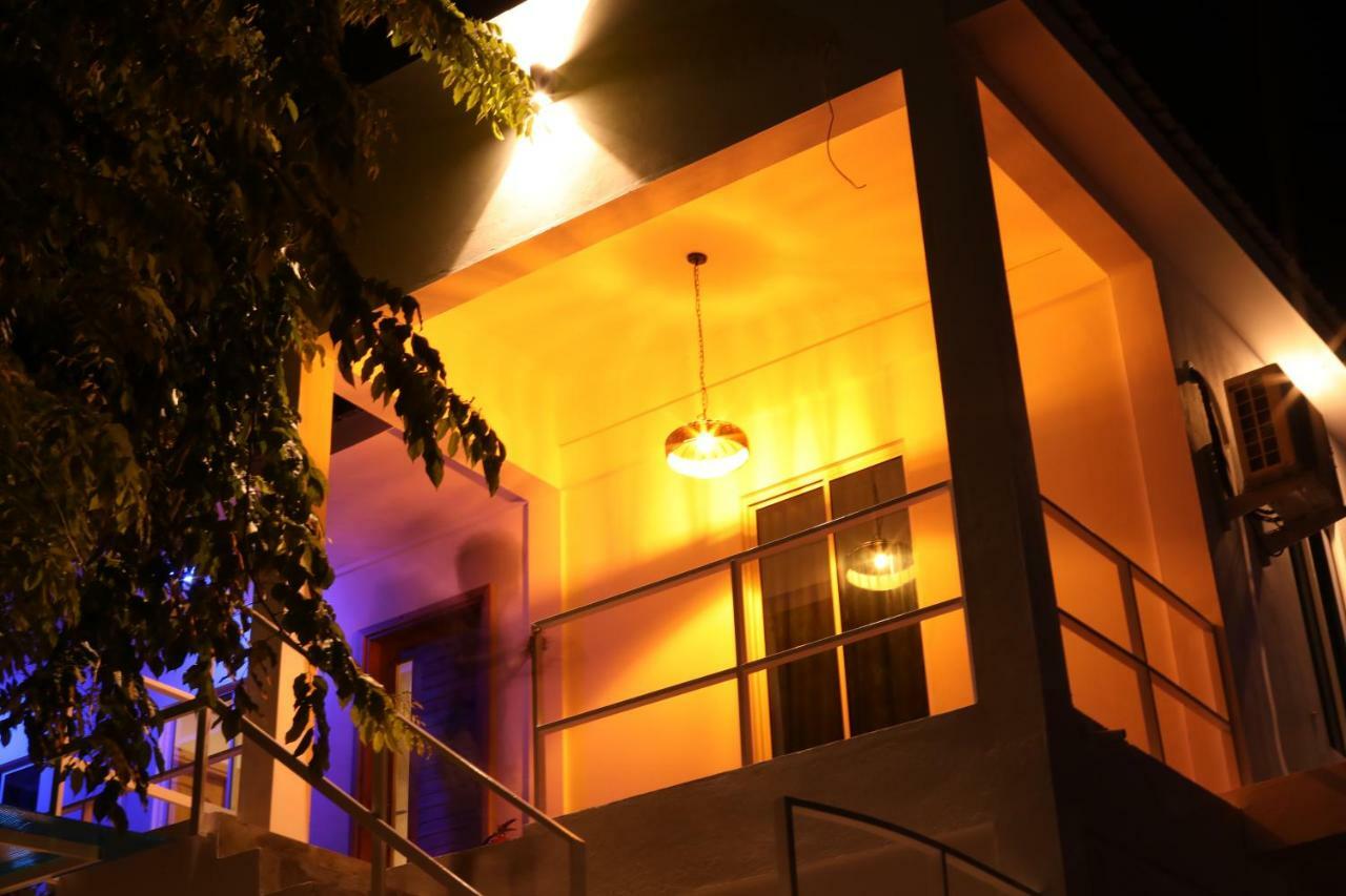 Moodhu Surf House Hotell Himmafushi Exteriör bild