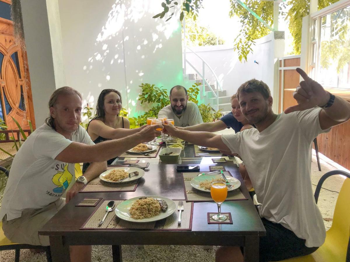 Moodhu Surf House Hotell Himmafushi Exteriör bild
