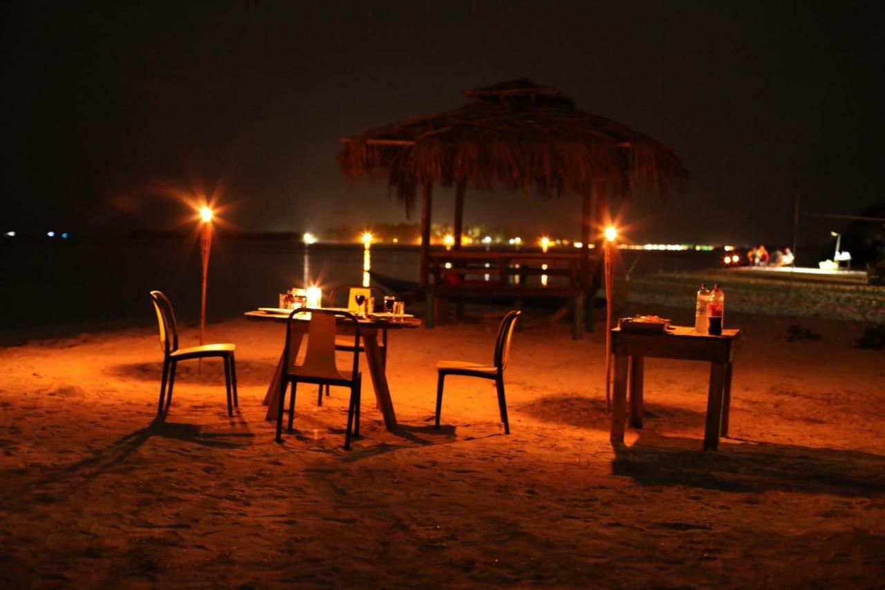 Moodhu Surf House Hotell Himmafushi Exteriör bild